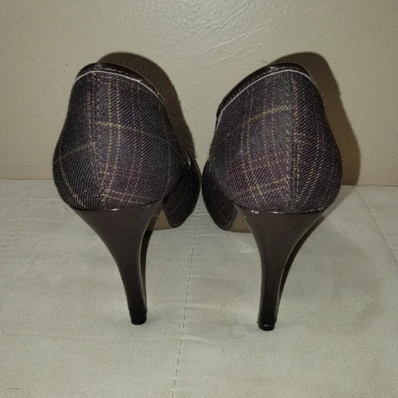 Womens brown plaid heels - Picture 6 of 9